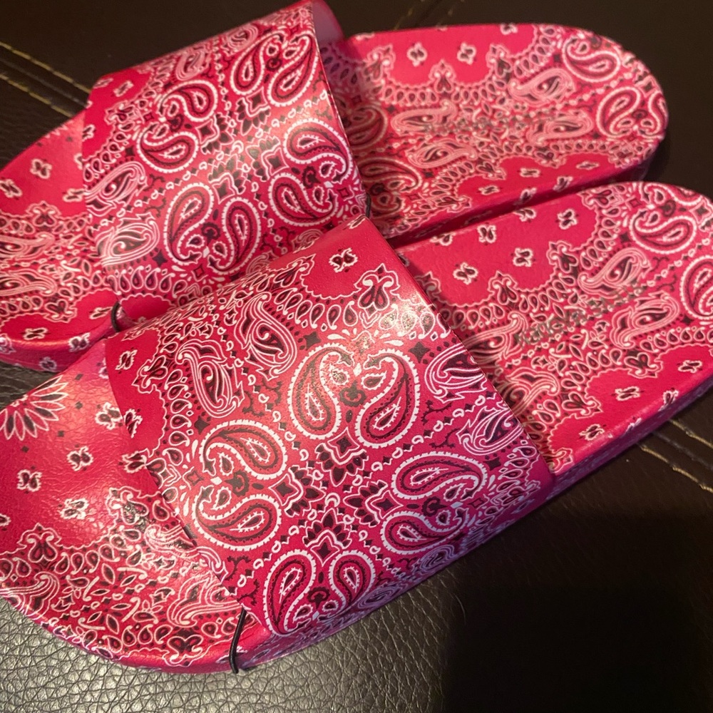 Steve Madden slides